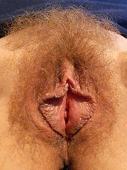 girls with muted bush